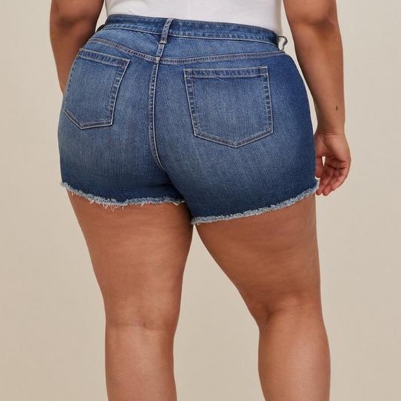 TORRID Vintage Stretch Denim Shorts - Picture 3 of 6